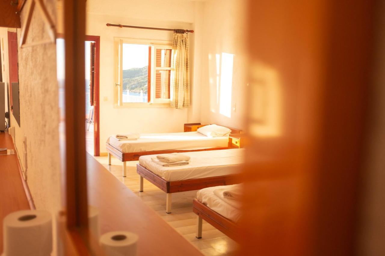 The Pink Palace Hostel Άγιος Γόρδιος Εξωτερικό φωτογραφία