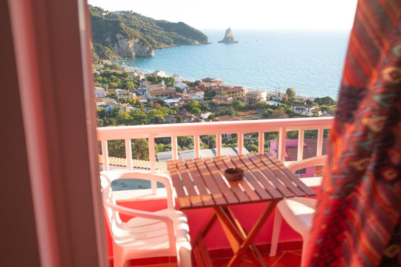 The Pink Palace Hostel Άγιος Γόρδιος Εξωτερικό φωτογραφία