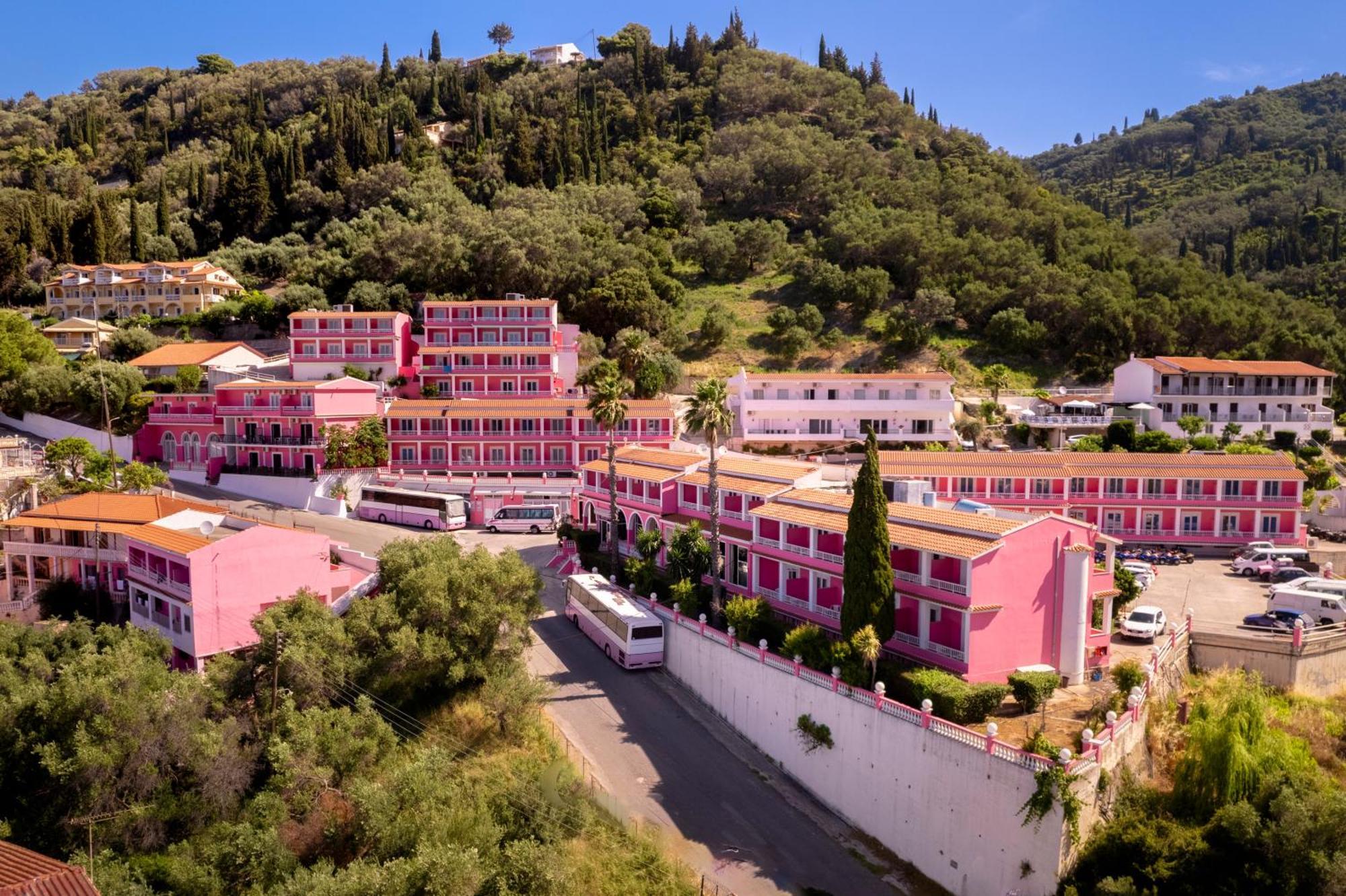 The Pink Palace Hostel Άγιος Γόρδιος Εξωτερικό φωτογραφία