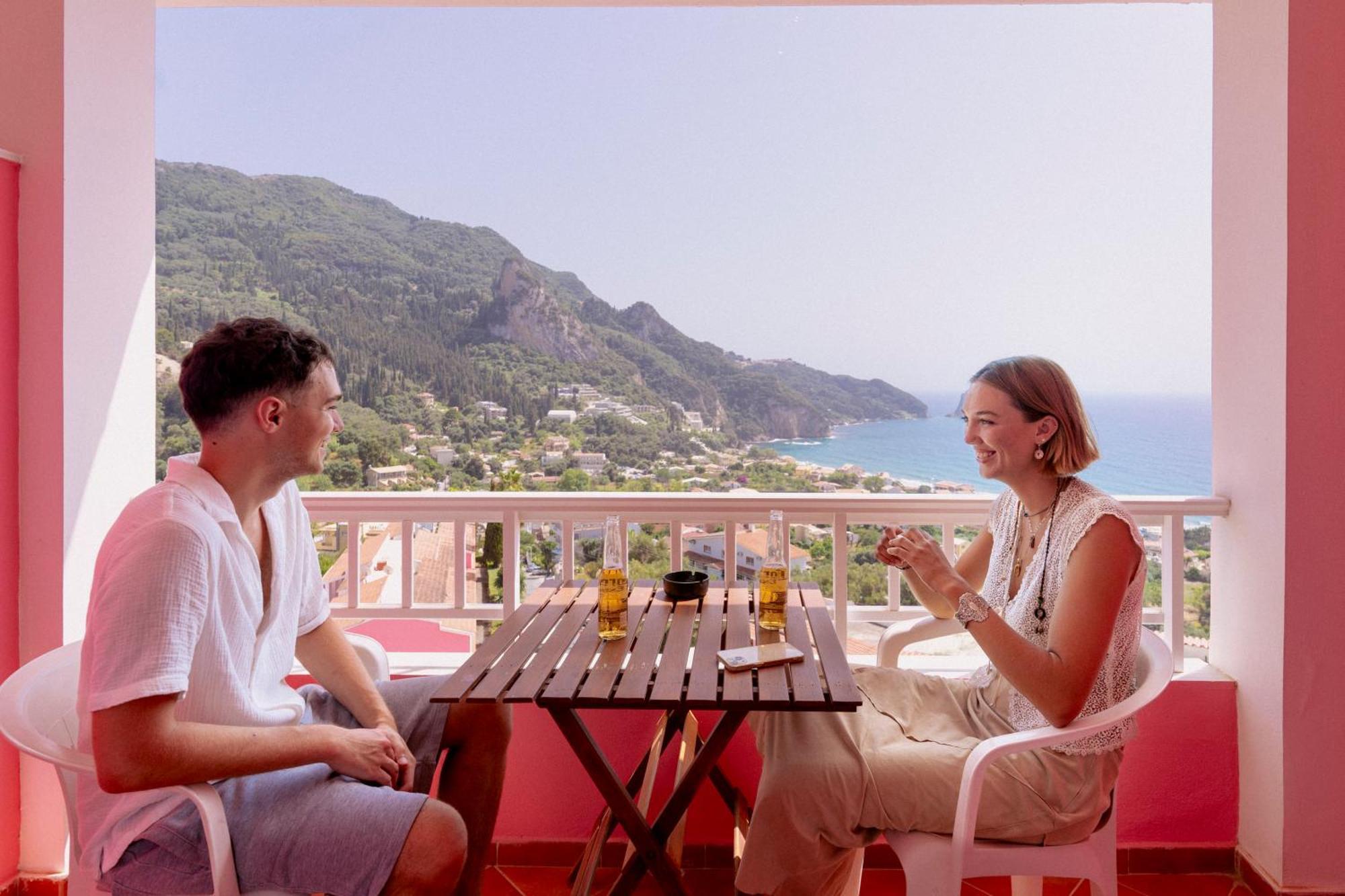 The Pink Palace Hostel Άγιος Γόρδιος Εξωτερικό φωτογραφία