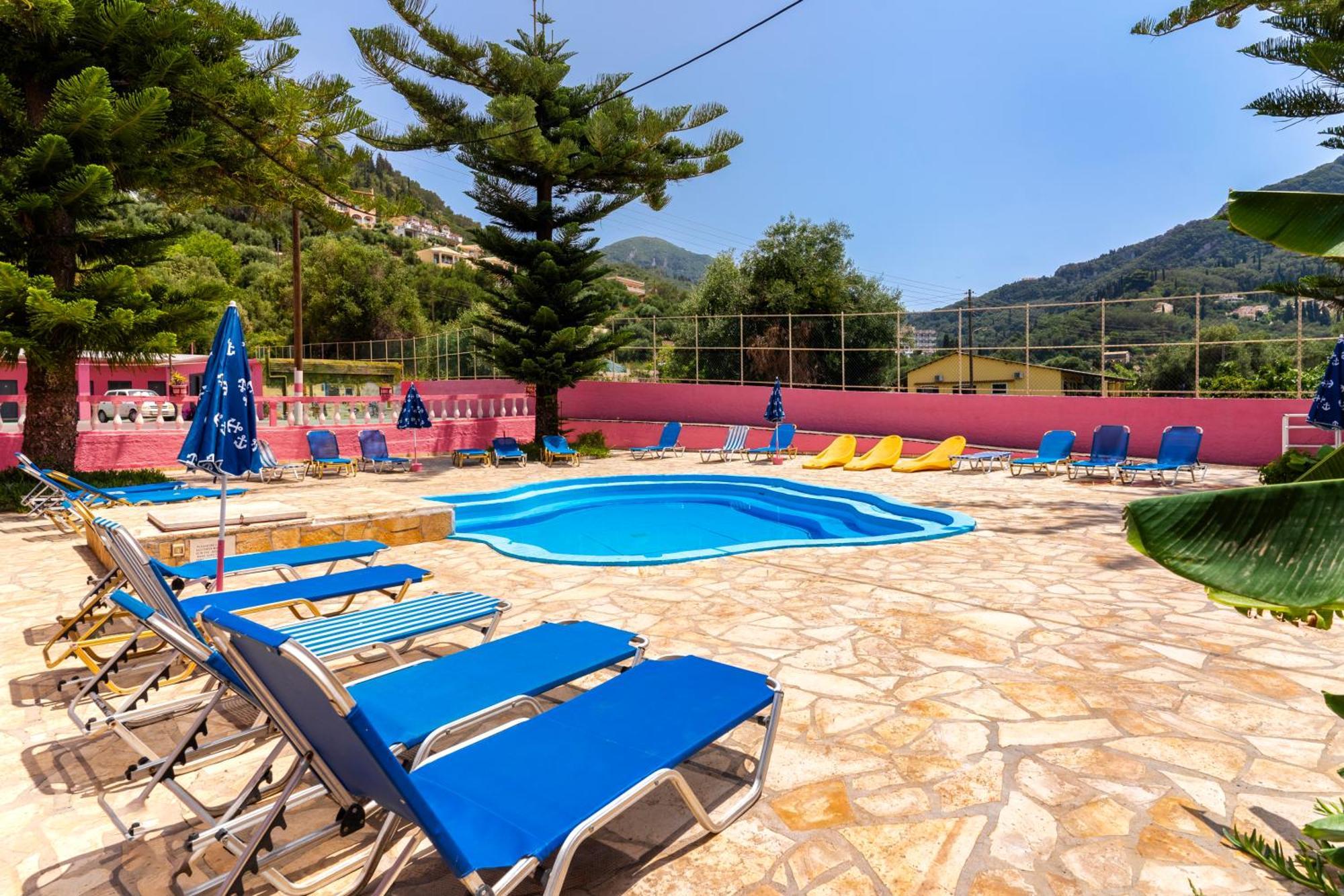 The Pink Palace Hostel Άγιος Γόρδιος Εξωτερικό φωτογραφία