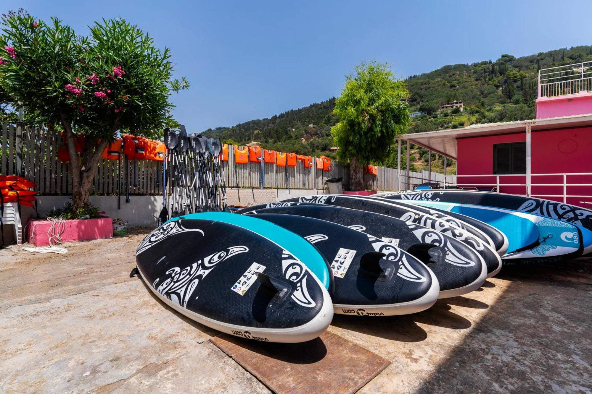 The Pink Palace Hostel Άγιος Γόρδιος Εξωτερικό φωτογραφία